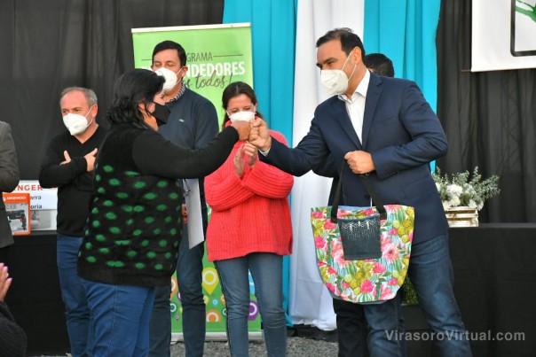 Valdés inauguró una comisaría y el Registro Civil en Cazadores Correntinos
