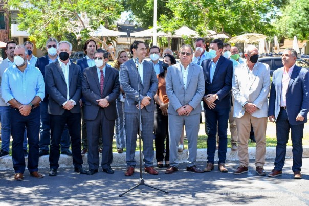 Valdés entregó una nueva flota de camionetas a la DPEC para optimizar la prestación del servicio