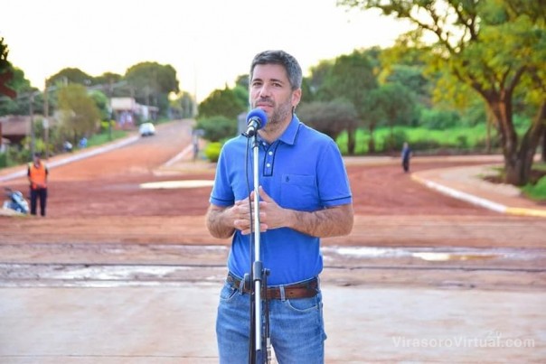 Emiliano Fernández inauguró 10 cuadras de empedrado y pavimento.