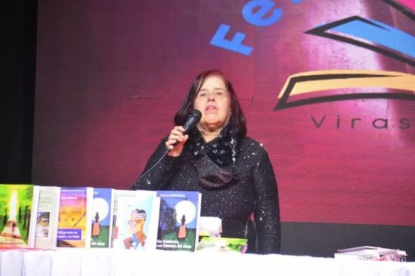 Seguir, tratando de iluminar a partir de la literatura