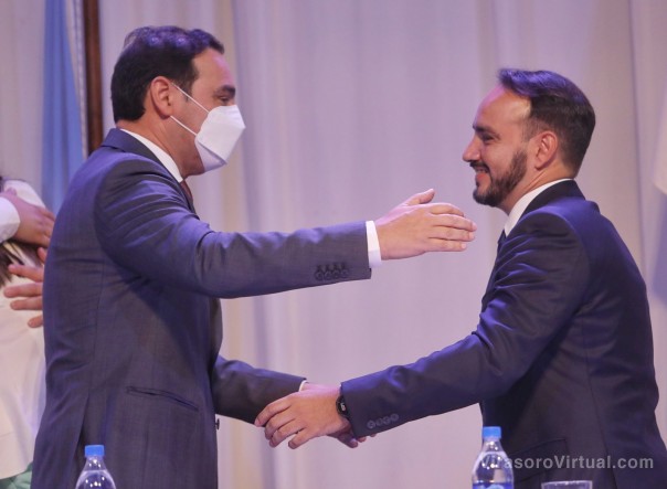 En Ituzaingó, el Gobernador acompañó a Juan Pablo Valdés en su asunción como intendente