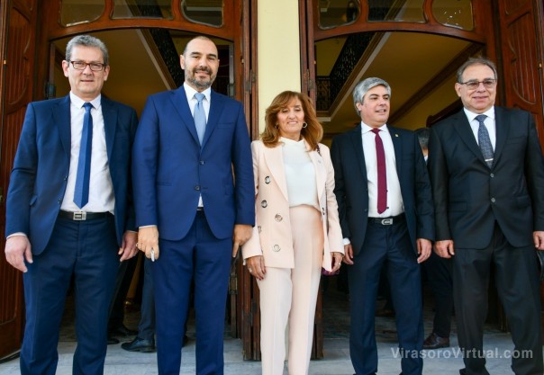 Valdés acompañó la asunción de Omar Larroza como nuevo rector de la Universidad Nacional del Nordeste