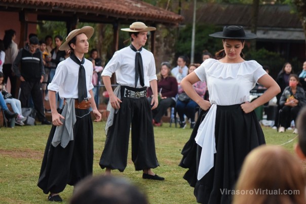En el patio de la Casa de la Cultura celebramos el día internacional de la danza y el día del animal