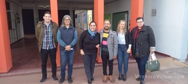 El Secretario de Acción Social, Diego Benitez acompañado de la Lic. Alejandra Sanchez, la Dra. Maidana, Asesora legal