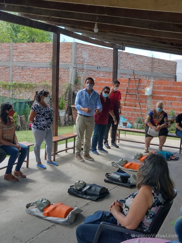Continúa el Curso de Reanimación Cardiopulmonar, esta vez junto a las familias del B° La Olla