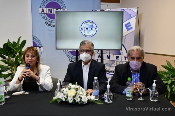 La ministra Susana Benítez encabezó la apertura del Congreso Virtual de Docentes