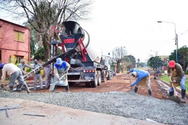 Con fondos propios avanzamos con la pavimentación de la calle Laguna Brava