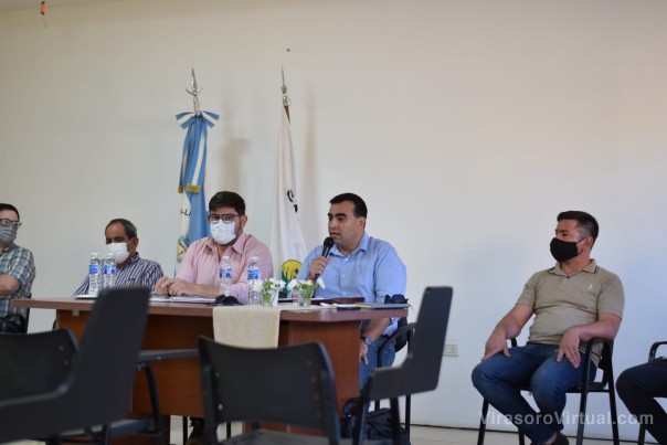 Encuentro inédito entre directivos docentes y funcionarios municipales