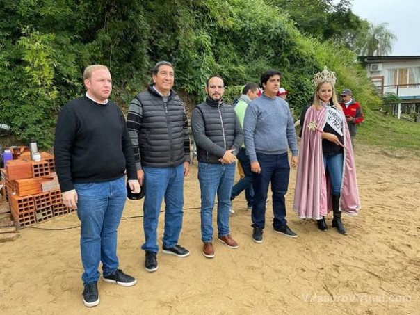 Ayer, junto al Ministro Buenaventura Duarte, acompañamos al Intendente de Itá Ibaté, Secundino Portela,