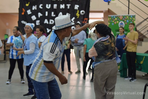 Los adultos mayores disfrutaron de encuentro bailable a todo ritmo
