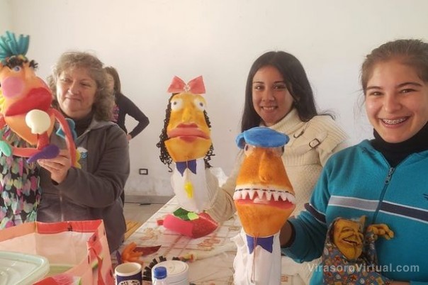 El Ministerio de Desarrollo Social del Gobierno de Corrientes llevó acabo un taller de “títeres con cabeza”