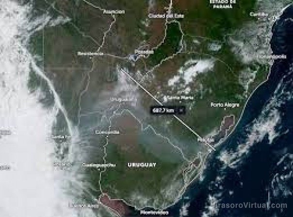 El humo correntino llega hasta el océano Atlántico