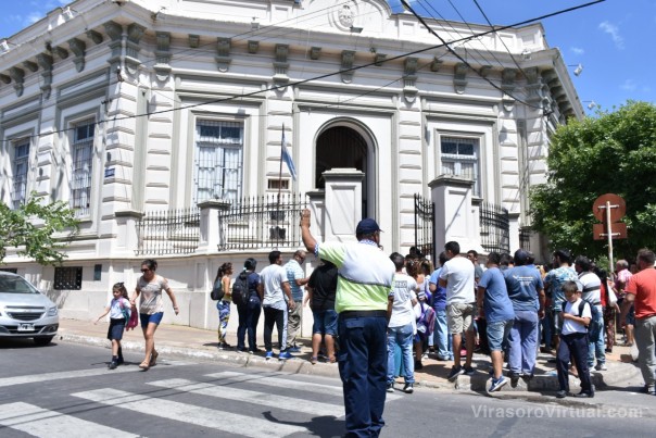Amplían con señalética y corredores el ingreso y egreso de alumnos a escuelas de la ciudad