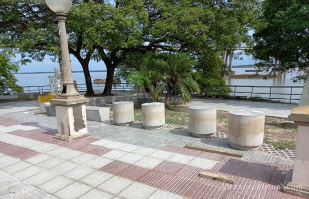 Ñanderecó: la Provincia ya instaló el mobiliario en el primer tramo de remodelación de la Costanera