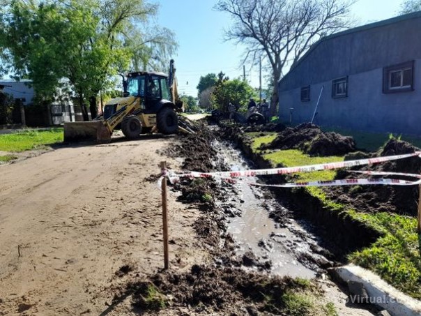 Obras de cordón cuneta en el barrio Villa Luisa