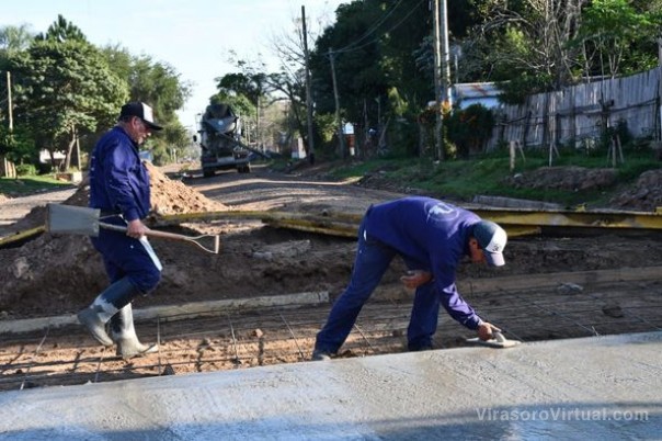 Estan construyendo badenes sobre la calle Roca y San Luis