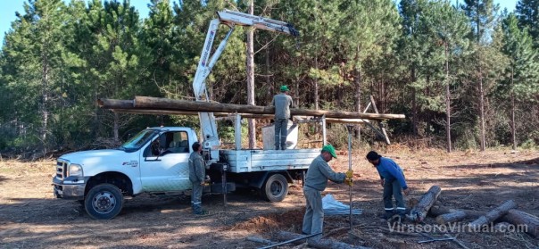 Ejecutan obras eléctricas en los parques industriales de Mercedes e Ituzaingó