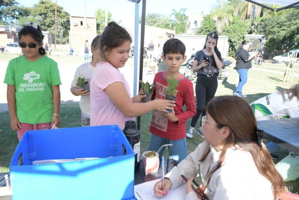 Vecinos de La Olla se sumaron al cuidado del ambiente con Eco-trueque y Ñande Huerta