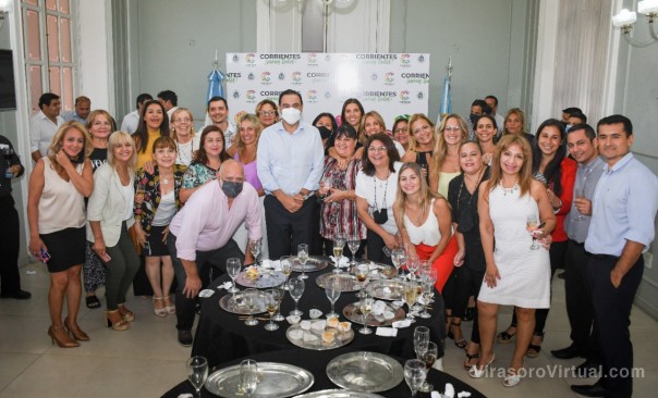 Valdés brindó con los trabajadores de Gobernación y deseó felices fiestas