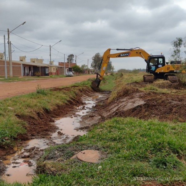 Limpieza de desagües en Barrio Güemes