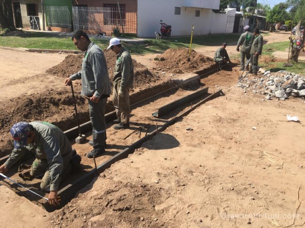 La Provincia asfalta y enripia calles del barrio Fray José de la Quintana