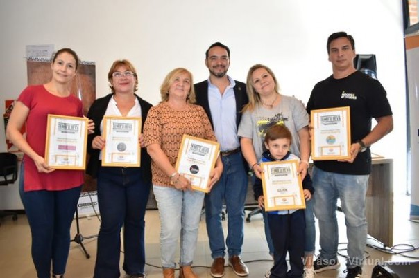 En la Oficina de Turismo de la ciudad, el intendente Juan Pablo Valdés