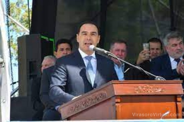 Valdés reclamó a la Nación la construcción del puente entre Corrientes y Uruguay