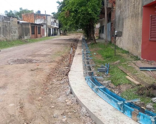La provincia suma un frente más de cordón cuneta en el barrio Pio X