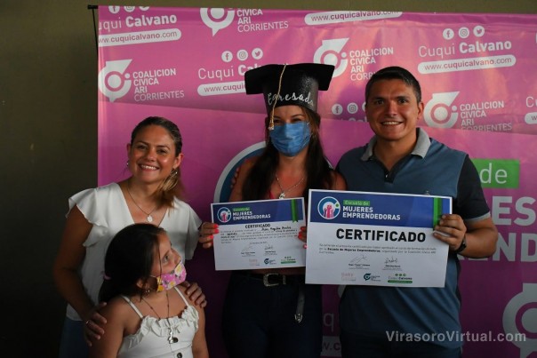 Escuela de Emprendedoras: Más de 400 mujeres se especializaron en oficios