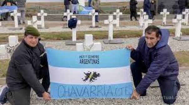 Los 20 excombatientes correntinos recorrieron el cementerio de Darwin