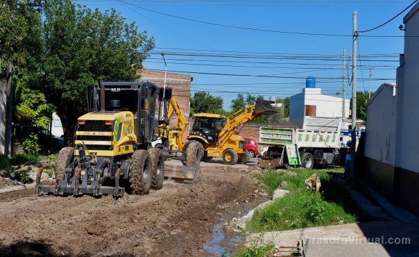 La Provincia comenzó la nivelación de calles en el barrio Alta Gracia