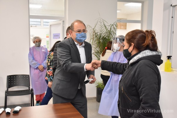 La Muni Cerca Tuyo: Tassano y Lanari entregaron anteojos gratuitos