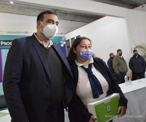 ¡Se entregaron 466 computadoras para alumnos de Santo Tomé, Garabí y Garruchos!