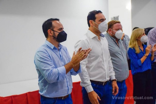 Juan Pablo Valdés acompaño al gobernador @gustavovaldesok a hacer entrega de bienes de capital