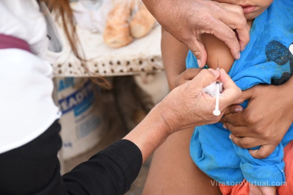 Vacunación: en el barrio Arazaty inició la colocación a domicilio del refuerzo de la triple viral y la antipoliomielítica