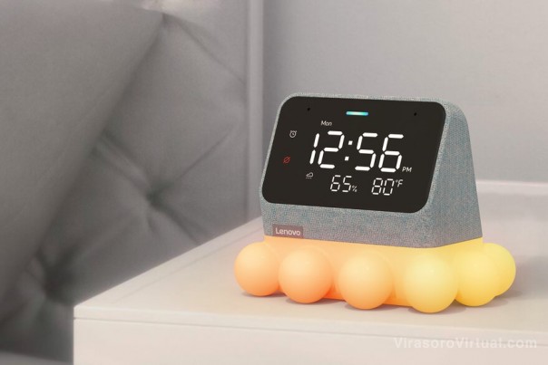 El nuevo reloj inteligente Smart Clock Essential de Lenovo integra Alexa y tiene una base de luz