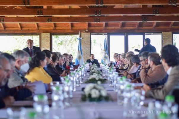 Reunión de gabinete ampliado junto al gobernador Gustavo Valdés, funcionarios provinciales y municipales