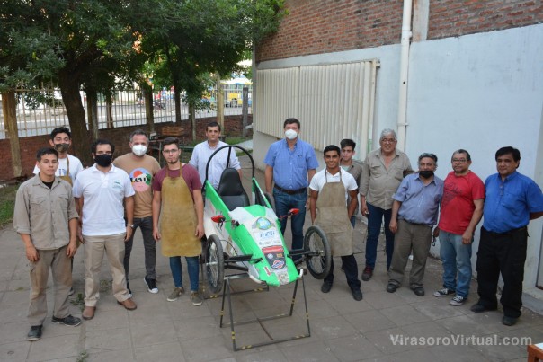 Alumnos diseñaron un auto de carreras eléctrico y competirán en un certamen nacional