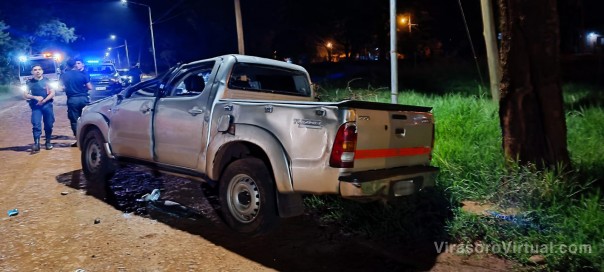 Toyota Hilux vuelca en la avenida Circunvalación
