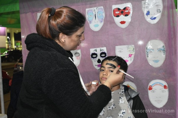 La Feria de Emprendedores se destaca por los show artísticos y la variedad de productos artesanales