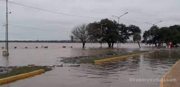Santo Tomé se declara en alerta por la crecida del río Uruguay