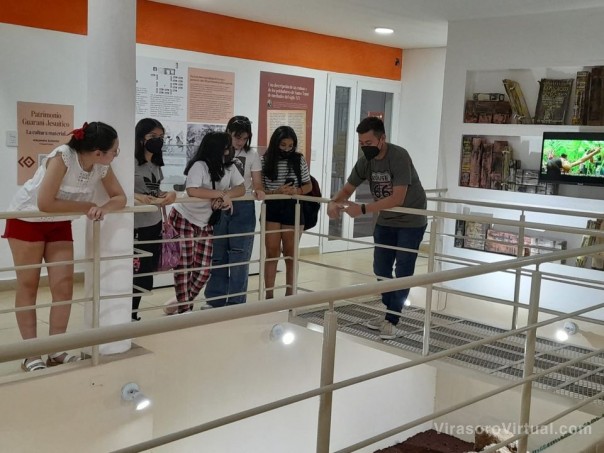 Los paseos guiados en la sala de interpretación jesuítico guaraní,