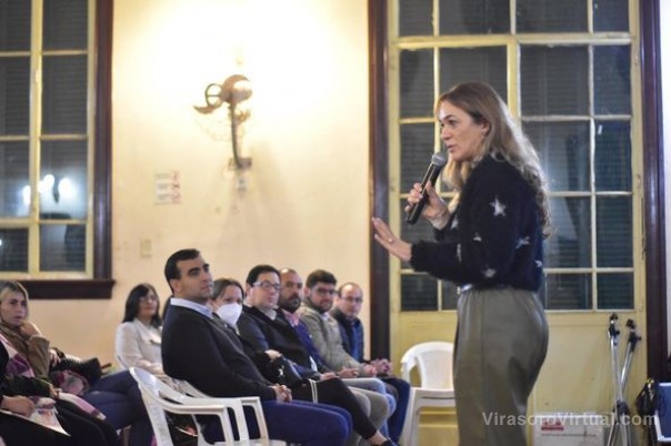 Acompañamos el taller de emociones colectivas dictado por la Lic. Julia Saez, Directora de la D.I.S.E.P.A.