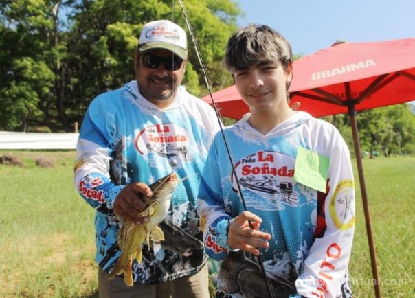 Torneo de pesca de costa del Concurso Integración de Pesca del Surubí