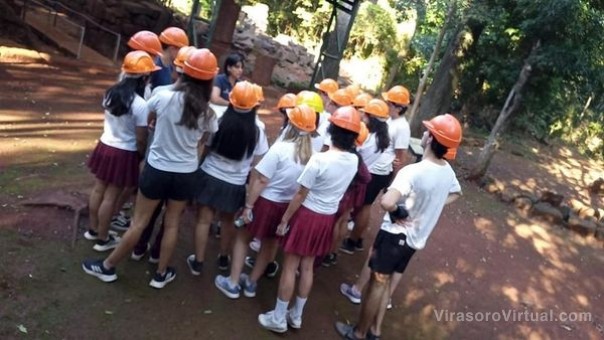 Visita de alumnos al sitio arqueológico San Alonso