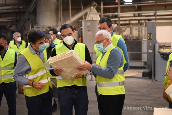La planta europea que será modelo para el mega aserradero de Virasoro produce con certificación ambiental