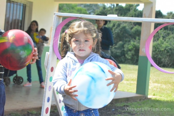 Festejo con los niños de Caabí Poí