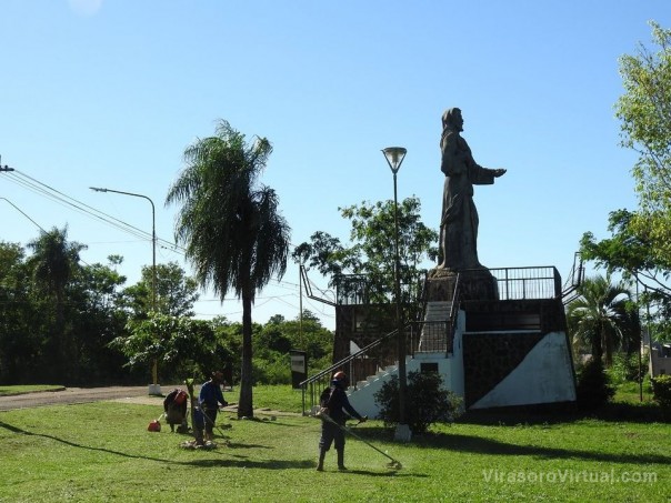 Limpieza y parquizado de plazas y plazoletas