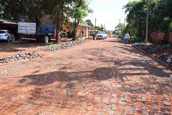 Avanza el empedrado en Remedios de Escalada.