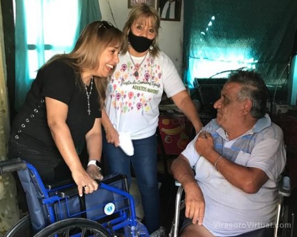 Desarrollo Social entregó silla de ruedas a un adulto mayor